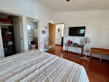 Venta casa LOMAS DE COCOYOC. Doble terreno