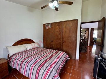 Venta casa LOMAS DE COCOYOC. Doble terreno