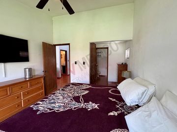 Venta casa LOMAS DE COCOYOC. Doble terreno
