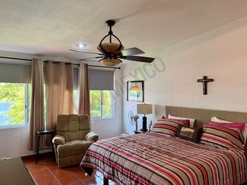 Venta casa LOMAS DE COCOYOC. Doble terreno