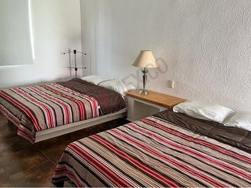 Venta casa LOMAS DE COCOYOC. Doble terreno