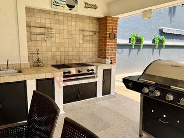 Venta casa LOMAS DE COCOYOC. Doble terreno
