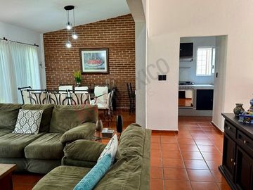 Venta casa LOMAS DE COCOYOC. Doble terreno