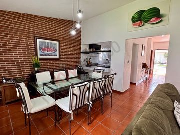 Venta casa LOMAS DE COCOYOC. Doble terreno