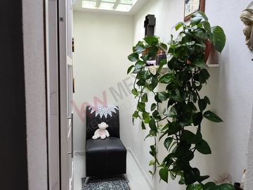 Casa en Real del Valle, tres niveles con salón de juegos y roofgarden. IDEAL PARA OFICINAS