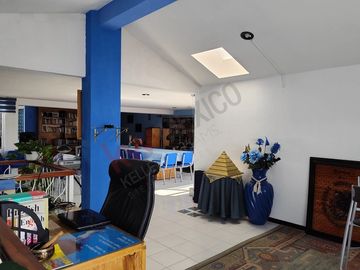 Casa en Real del Valle, tres niveles con salón de juegos y roofgarden. IDEAL PARA OFICINAS