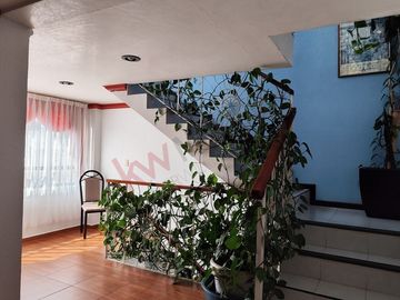 Casa en Real del Valle, tres niveles con salón de juegos y roofgarden. IDEAL PARA OFICINAS