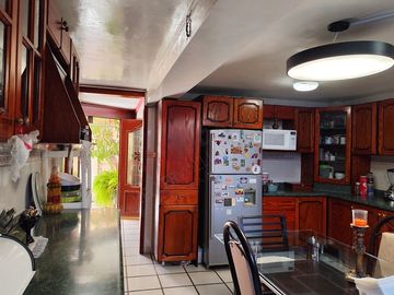 Casa en Real del Valle, tres niveles con salón de juegos y roofgarden. IDEAL PARA OFICINAS