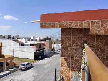 Casa en Real del Valle, tres niveles con salón de juegos y roofgarden. IDEAL PARA OFICINAS