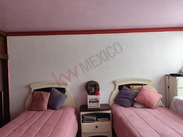 Casa en Real del Valle, tres niveles con salón de juegos y roofgarden. IDEAL PARA OFICINAS