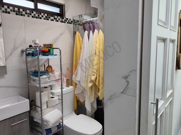 Casa en Real del Valle, tres niveles con salón de juegos y roofgarden. IDEAL PARA OFICINAS