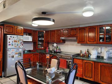 Casa en Real del Valle, tres niveles con salón de juegos y roofgarden. IDEAL PARA OFICINAS
