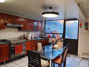 Casa en Real del Valle, tres niveles con salón de juegos y roofgarden. IDEAL PARA OFICINAS