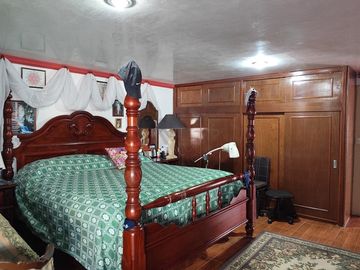 Casa en Real del Valle, tres niveles con salón de juegos y roofgarden. IDEAL PARA OFICINAS
