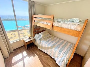 Se vende dpto amoblado en Laguna del Mar.