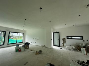 Casa en Santa Elisa pilar del este