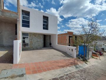 Venta de casa nueva en Pedregal De Schoenstatt Corregidora