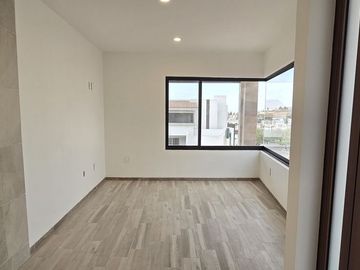 Venta de casa nueva con 4 rec y Roof Garden en Pedregal de Schoenstatt