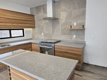Venta de casa nueva con 4 rec y Roof Garden en Pedregal de Schoenstatt