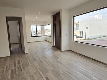 Venta de casa nueva con 4 rec y Roof Garden en Pedregal de Schoenstatt