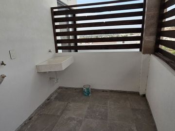 Venta de casa nueva con 4 rec y Roof Garden en Pedregal de Schoenstatt
