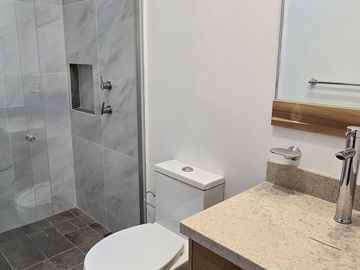 Venta de casa nueva con 4 rec y Roof Garden en Pedregal de Schoenstatt