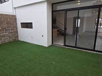 Venta de casa nueva con 4 rec y Roof Garden en Pedregal de Schoenstatt