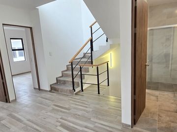 Venta de casa nueva con 4 rec y Roof Garden en Pedregal de Schoenstatt