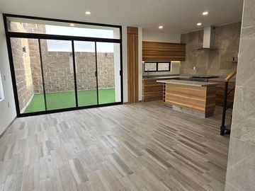 Venta de casa nueva con 4 rec y Roof Garden en Pedregal de Schoenstatt