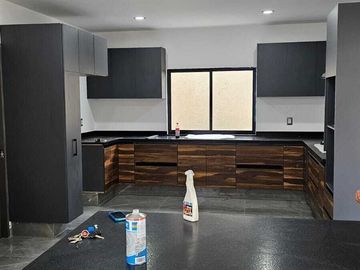 Venta de casa nueva en Cumbres del Cimatario con recamara en PB