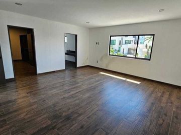 Venta de casa nueva en Cumbres del Cimatario con recamara en PB