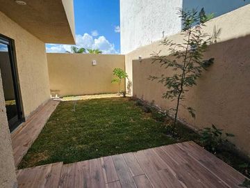 Venta de casa nueva en Cumbres del Cimatario con recamara en PB