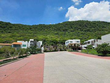Venta de casa nueva en Cumbres del Cimatario con recamara en PB