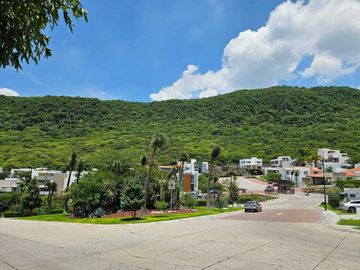 Venta de casa nueva en Cumbres del Cimatario con recamara en PB