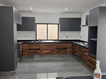 Venta de casa nueva en Cumbres del Cimatario con recamara en PB