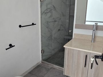 Casa nueva en venta con Sotano, Roof Garden y 4 rec