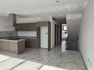 Casa nueva en venta con Sotano, Roof Garden y 4 rec