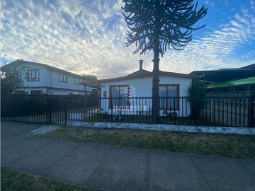 PROPIEDAD CON 2 CASAS AV PRINCIPAL RIO BUENO