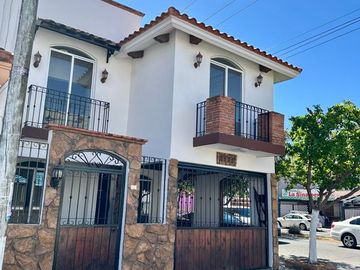 Casa en venta en esquina en Pradera Dorada, Blvd. Norma Corona