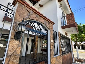 Casa en venta en esquina en Pradera Dorada, Blvd. Norma Corona