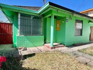 Estupenda casa uso comercial al lado del metro el parrón