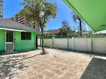 Estupenda casa uso comercial al lado del metro el parrón
