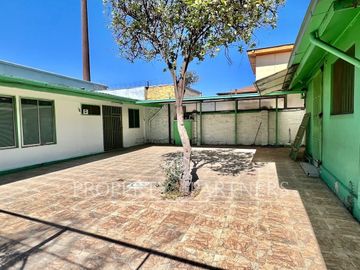 Estupenda casa uso comercial al lado del metro el parrón