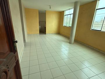SE VENDE DEPARTAMENTO 2do PISO CERCA AL MALL AVENTURA DE CHICLAYO