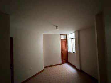 SE VENDE DEPARTAMENTO 2do PISO CERCA AL MALL AVENTURA DE CHICLAYO