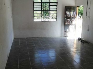 CASA PARA REMODELAR EN VENTA EN ESQUINA, EN EL PUEBLO MAGICO DE IZAMAL.