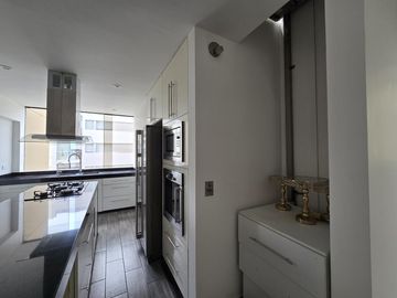 VENDO PENTHOUSE CON PISCINA EN MIRAFLORES