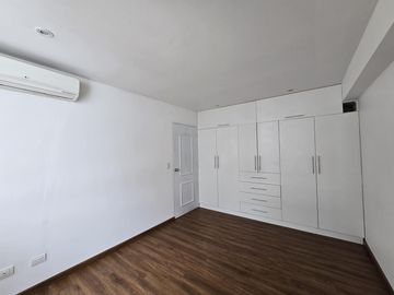 VENDO PENTHOUSE CON PISCINA EN MIRAFLORES