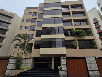 VENDO PENTHOUSE CON PISCINA EN MIRAFLORES
