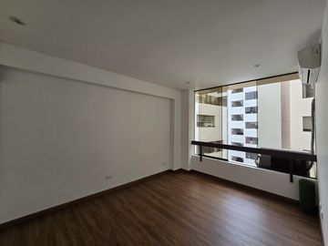 VENDO PENTHOUSE CON PISCINA EN MIRAFLORES